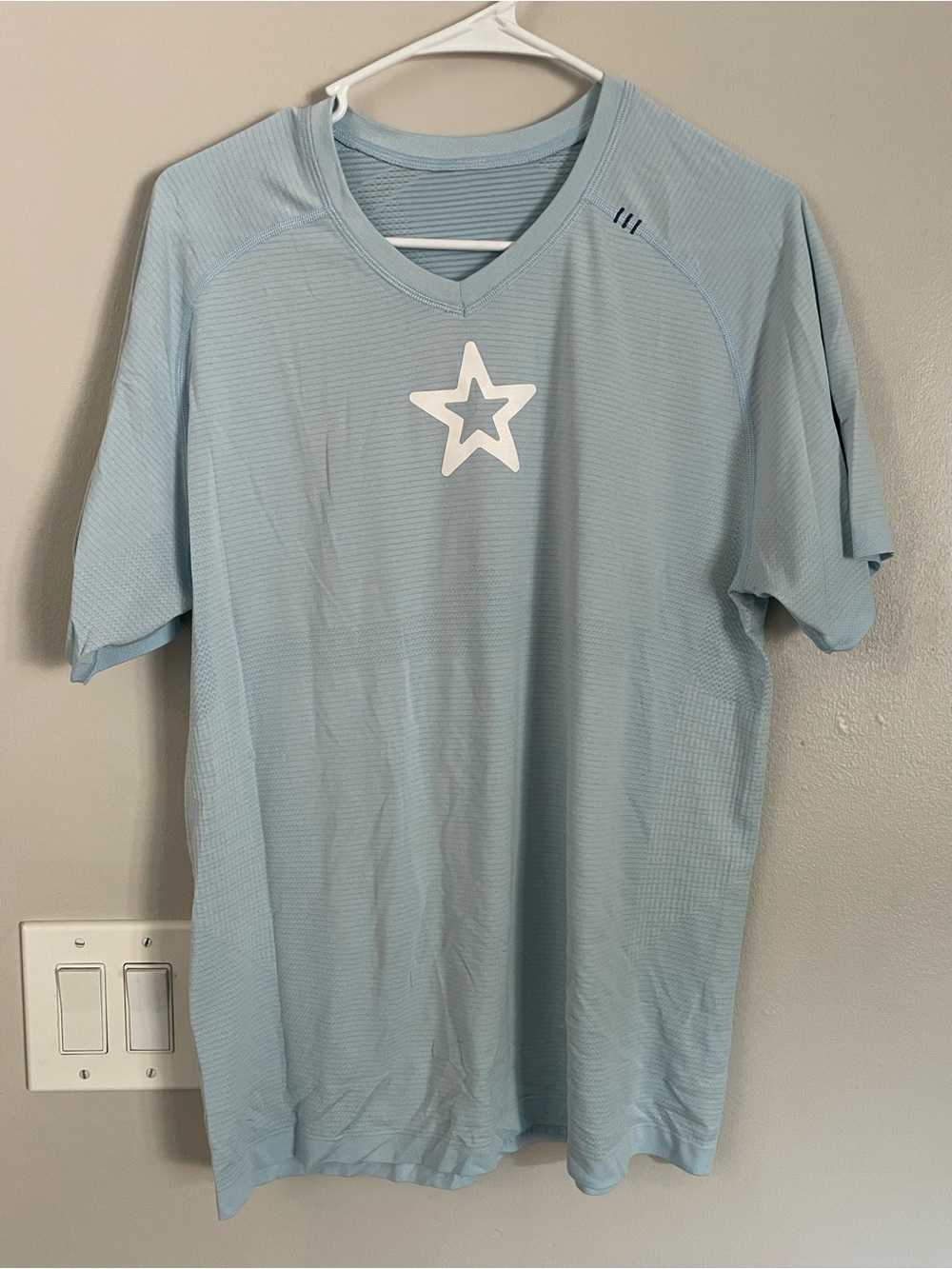 Lululemon Metal Vent Custom Gym Graphic Tee Men's sz L V- Neck Blue